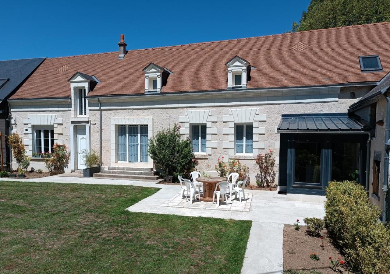 Sur La Route Des Chateaux Le Controis-en-Sologne Buitenkant foto