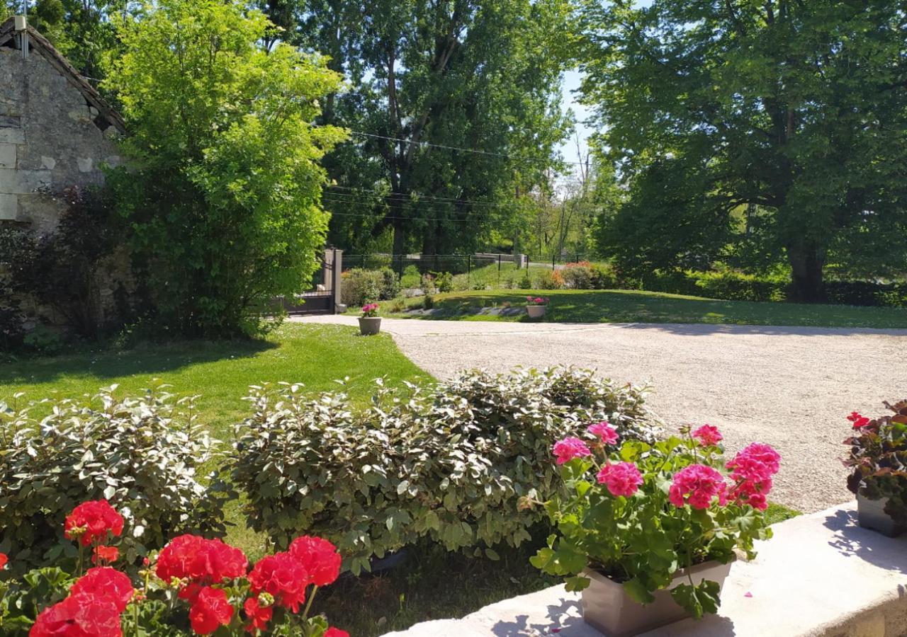 Sur La Route Des Chateaux Le Controis-en-Sologne Buitenkant foto
