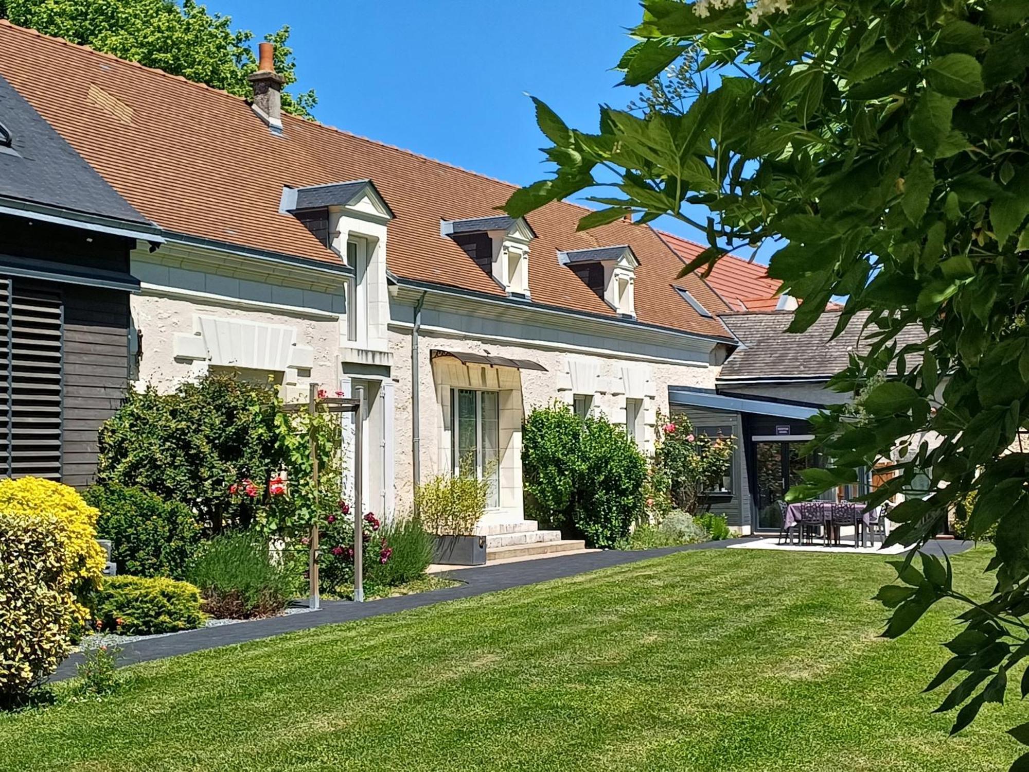 Sur La Route Des Chateaux Le Controis-en-Sologne Buitenkant foto